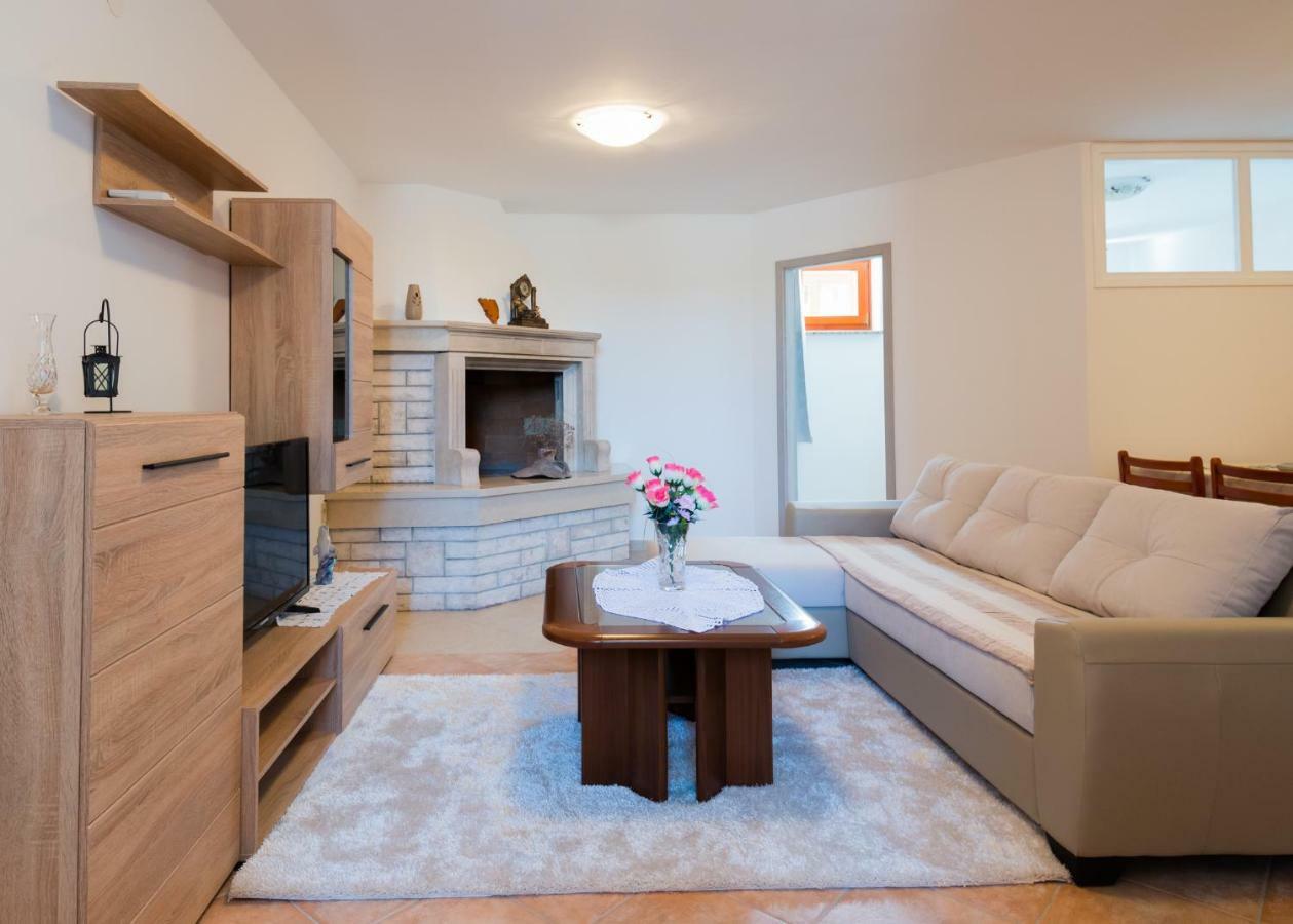 Apartments Alma Црвени-Врх Экстерьер фото