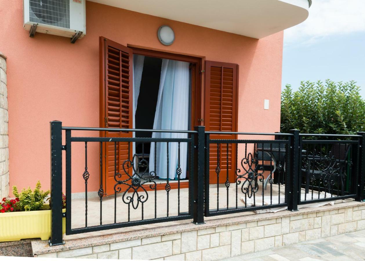 Apartments Alma Црвени-Врх Экстерьер фото