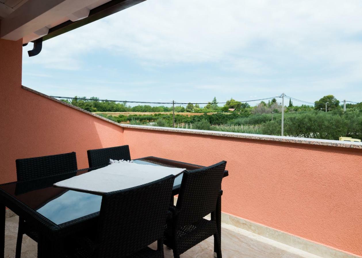 Apartments Alma Црвени-Врх Экстерьер фото